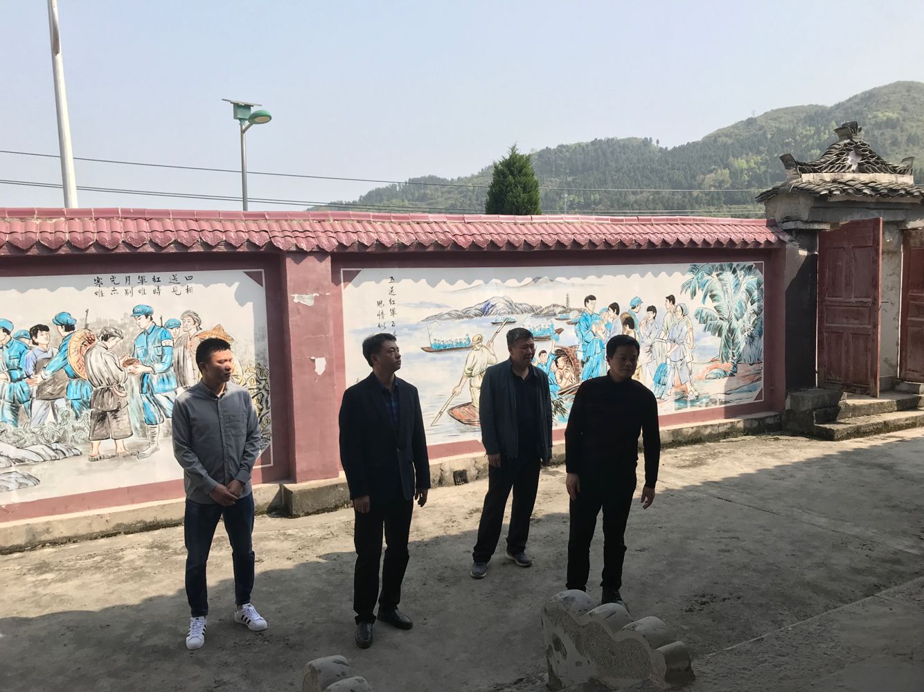 瓮安县委常委,宣传部部长夏吉友调研指导革命文物保护