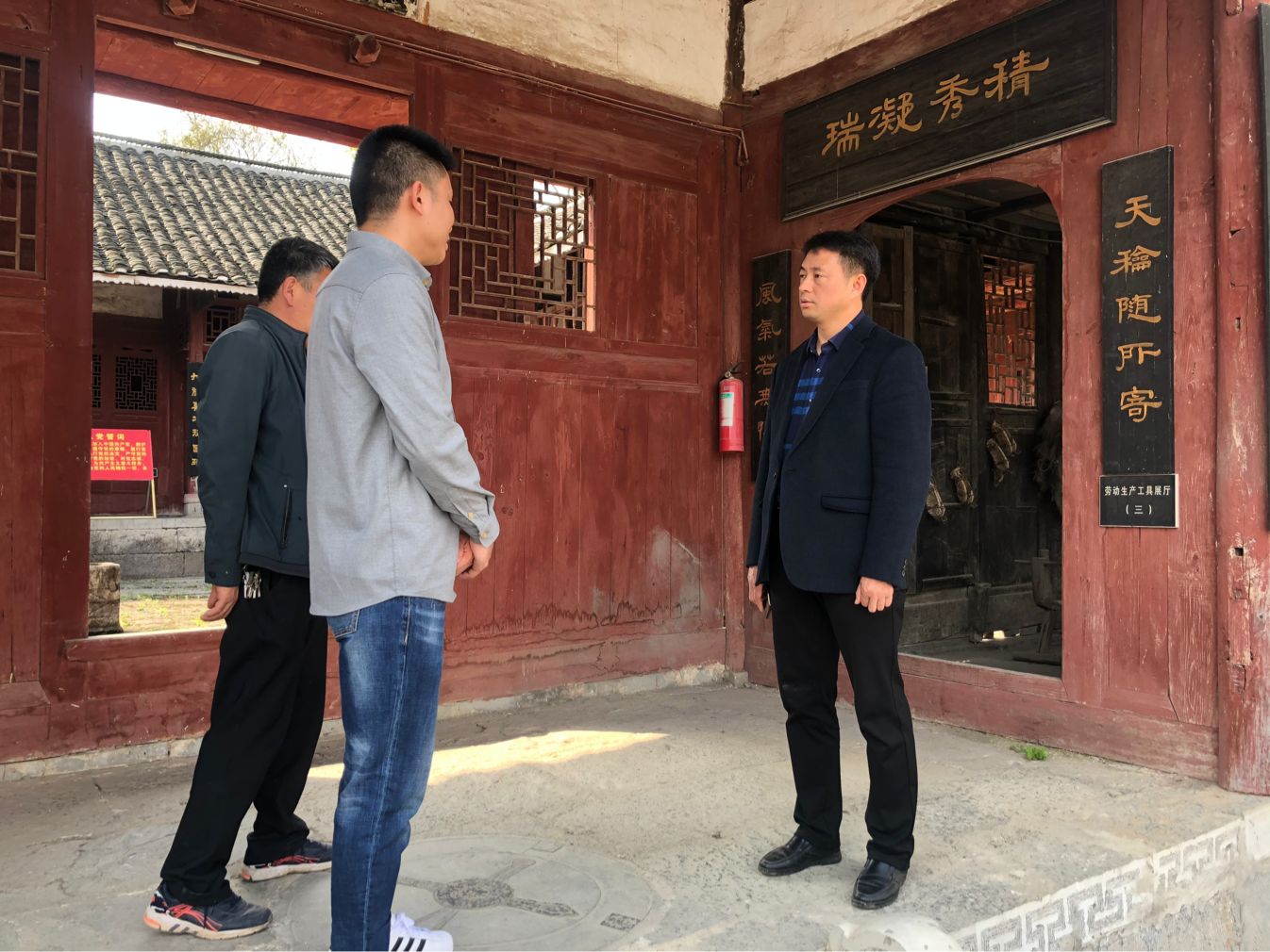 瓮安县委常委,宣传部部长夏吉友调研指导革命文物保护